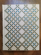 DOSTOÏEVSKI, Fedor. L\'idiot. Paris, Gallimard. / N.R.F., 1966. Cartonnage Hollenstein. Illustré.