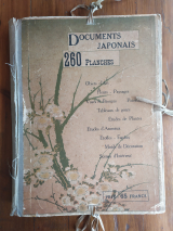 Collectif. Documents Japonais. 260 planches : objets d\'art, fleurs, paysages, vases et bronzes, poteries, tableaux de genre, études de plantes... Paris, Imprim. Gillot, n. d. (ap. 1890)