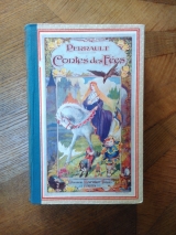 PERRAULT, D\'AULNOY, HAMILTON et LE PRINCE DE BEAUMONT. STAAL, BERTALL... (ill.) Contes des Fées. Paris, Garnier Frères, n. d. (1928) Cartonnage illustré